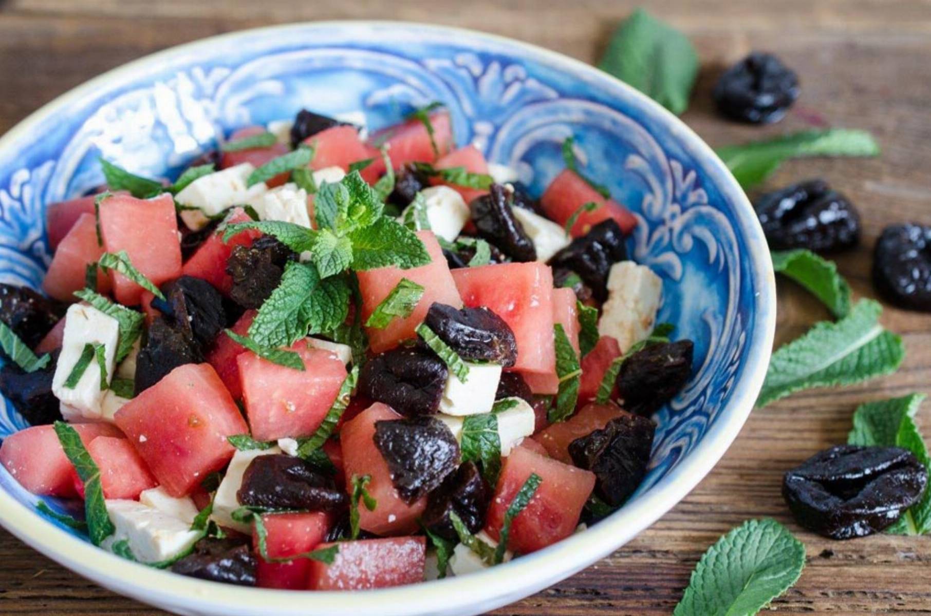 Sałatka_z_arbuza_i_sliwek_kalifornijskich