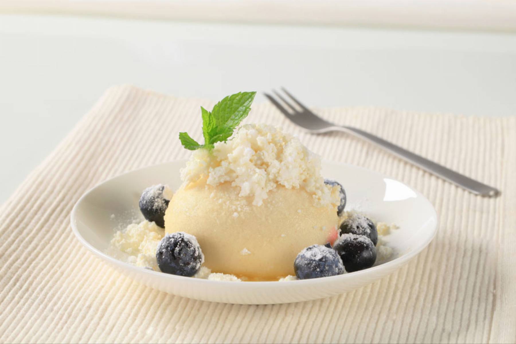 Słodkie-barany-z-twarogiem-i-serkiem-wiejskim-z-jagodami_Piątnica