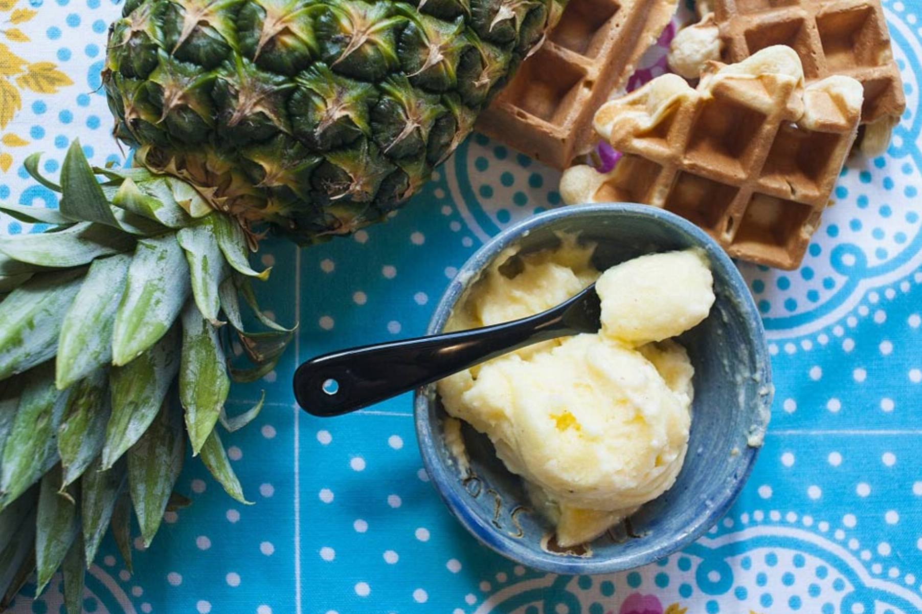 sorbet-ananasowy-z-kolendra-i-rozowym-pieprzem