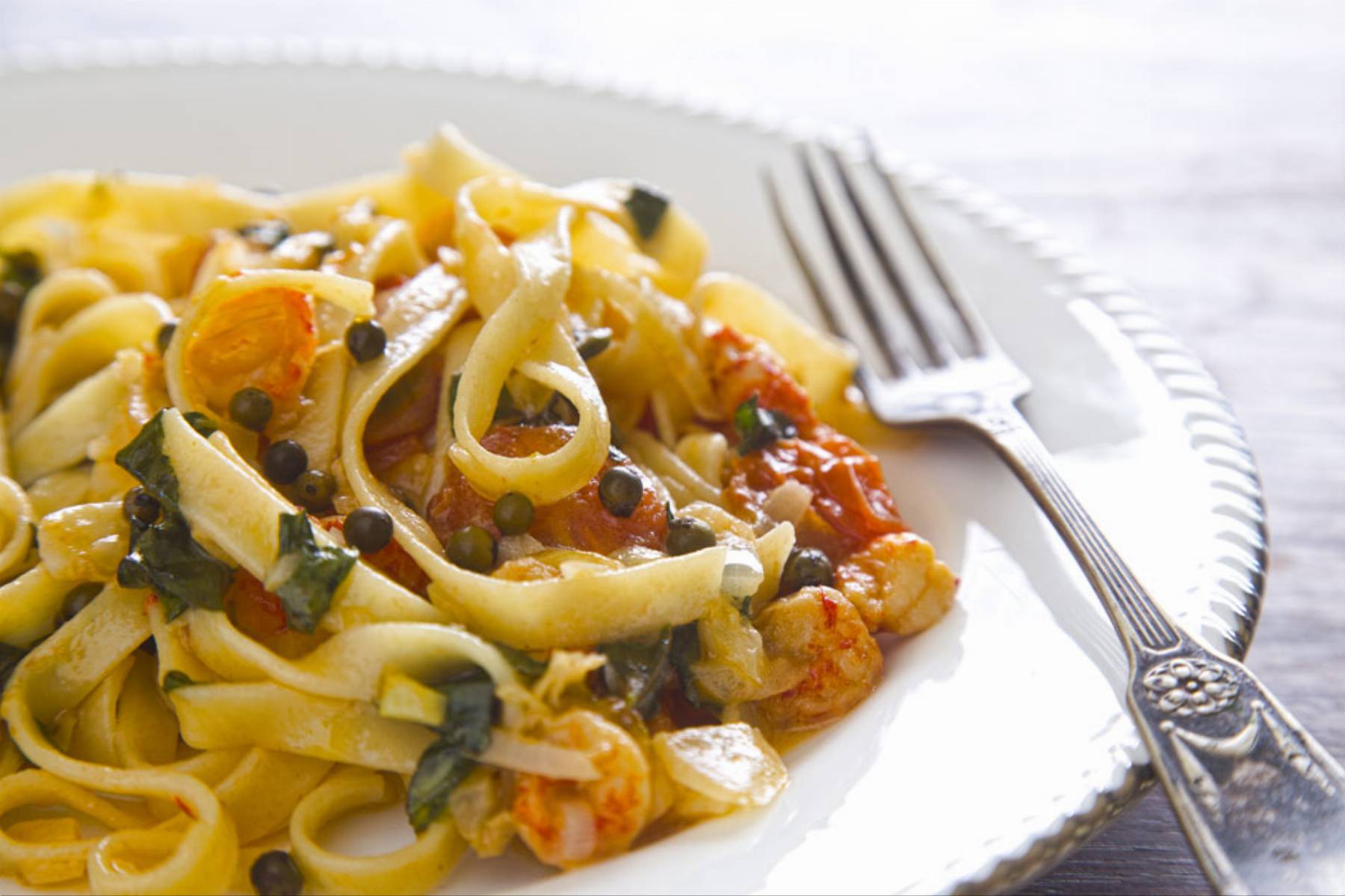 Tagliatelle-z-szyjkami-rakowymi-w-sosie-z-białego-wina