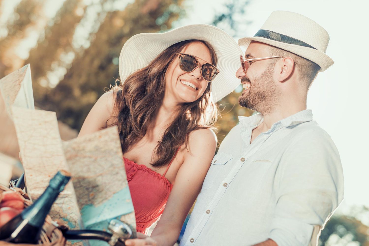 zakochana para na wycieczce