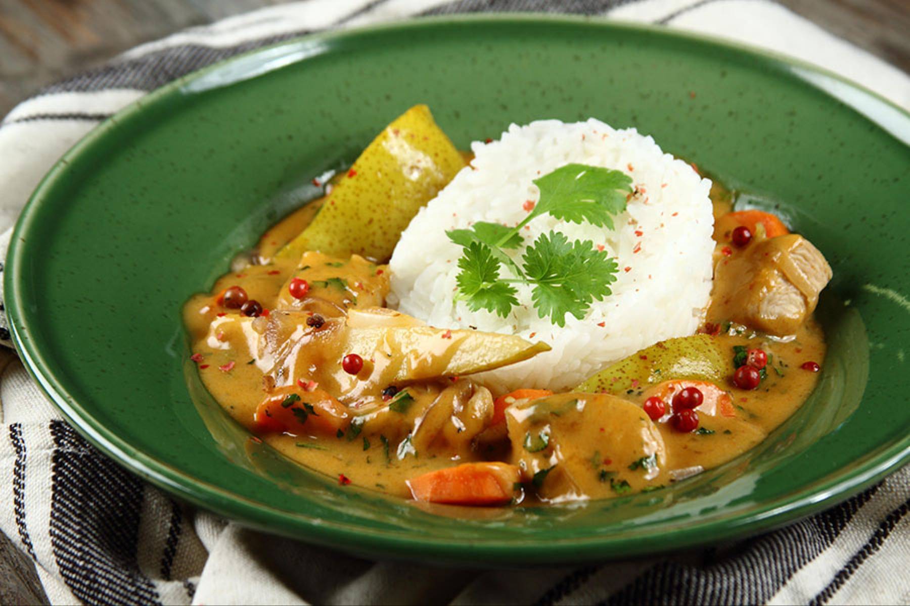 indyk-slodko-kwasny-z-gruszkami-i-z-marchewka