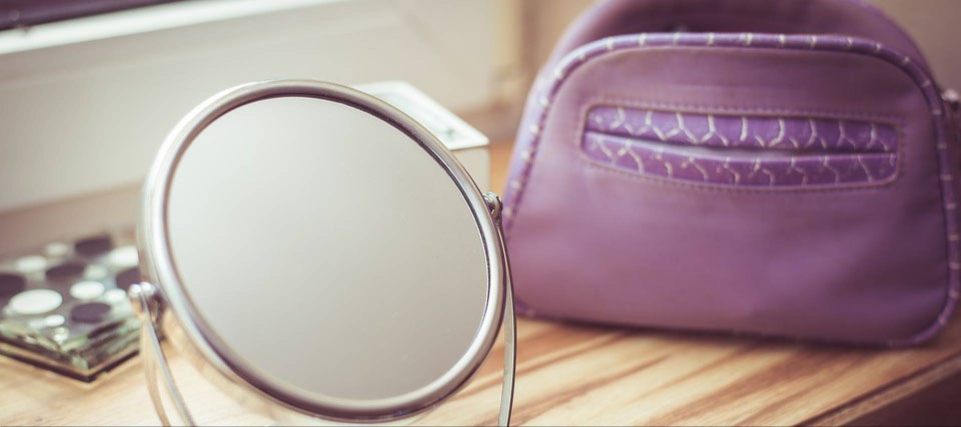kosmetyczka uroda lusterko