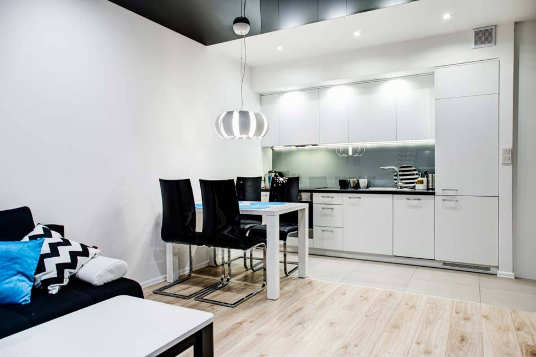 perfect-space-cala-na-bialo-projektant-wnetrz-o-roli-koloru-w-kuchni_0