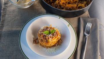 Jak przyrządzić sos boloński? Przepis na przykładzie tagliatelle alla bolognese