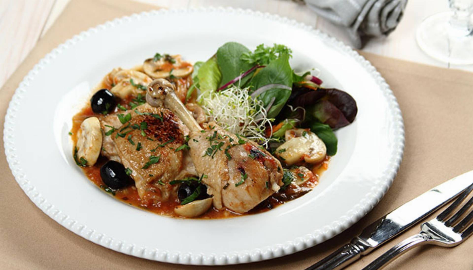 kurczak-z-grzybami-i-bialym-winem