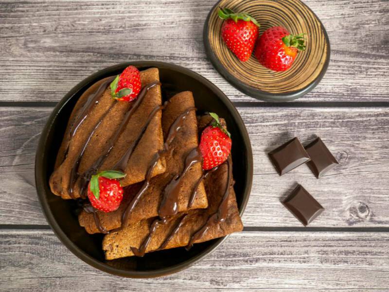 Czekoladowe naleśniki z syropem klonowym_fr Czekoladowe naleśniki z syropem klonowym