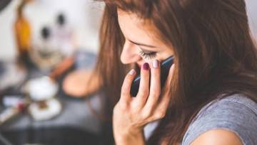 Bezpieczna randka online – na co uważać?