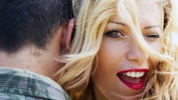 Czy flirt jest zdradą? Sprawdź, jakie są granice flirtowania