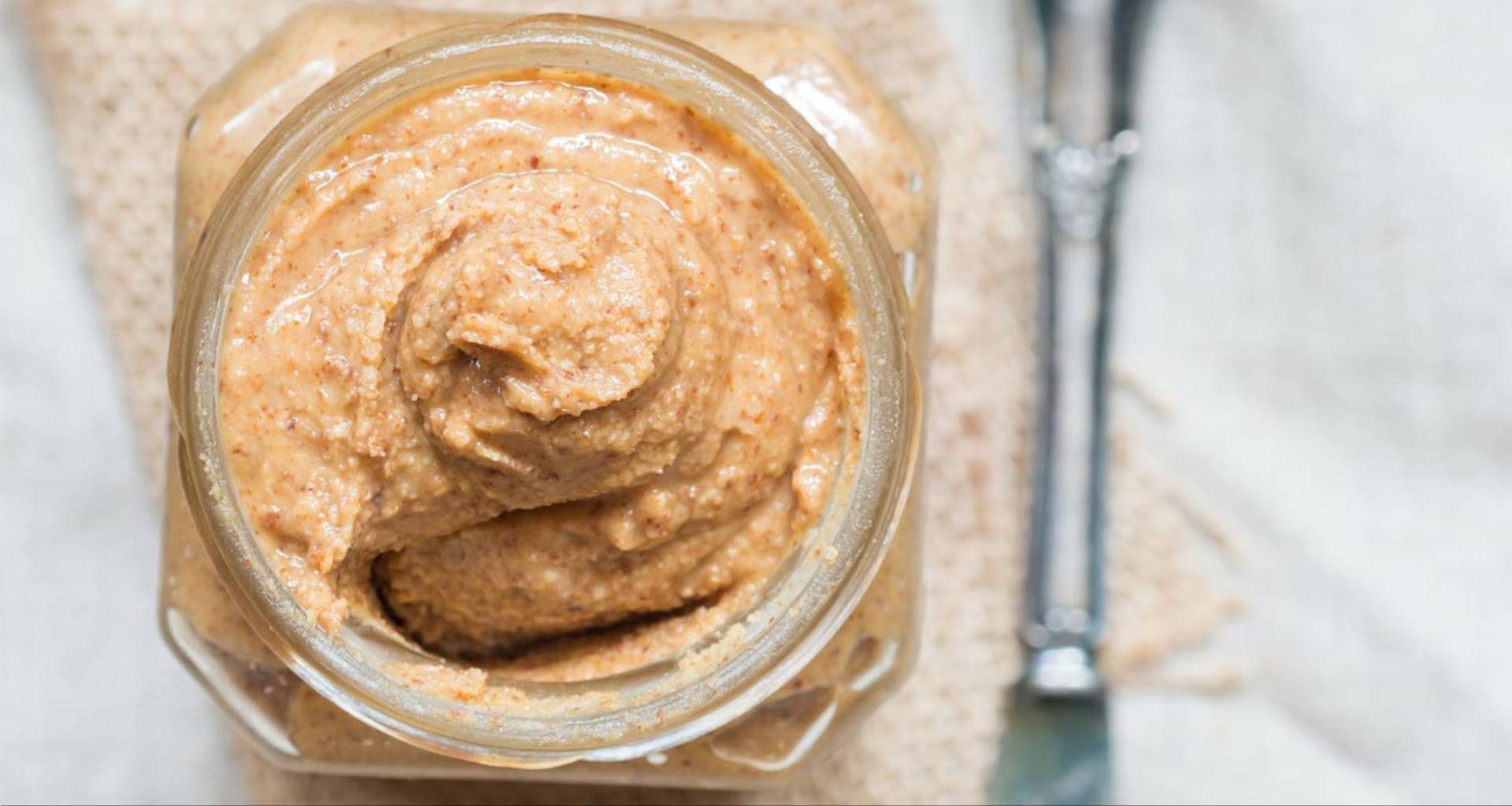 Almond butter. Hazelnut Butter. Реальные фото морской соли с маслом миндаля.