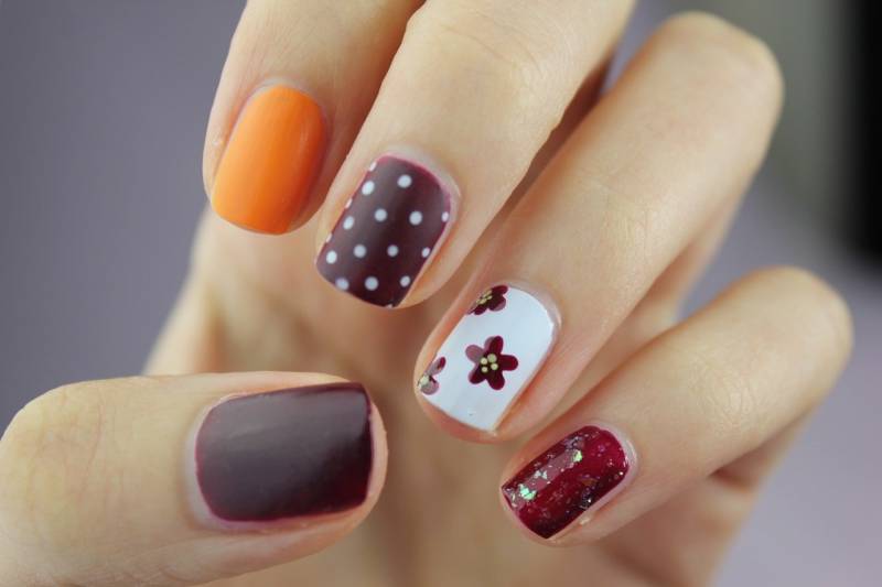 Dot manicure