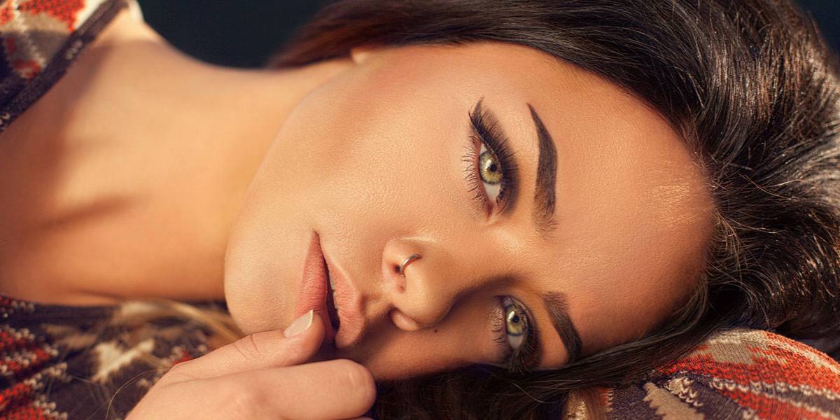 – modne metody stylizacji brwi i rzęs