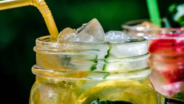 Matcha, kombucza czy sok z brzozy? Napoje na ugaszenie pragnienia – TOP 7