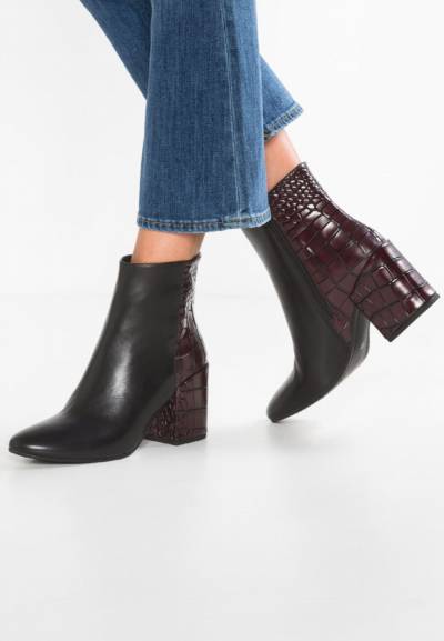 Czarno-burgundowe botki o wężowej fakturze - KIOMI