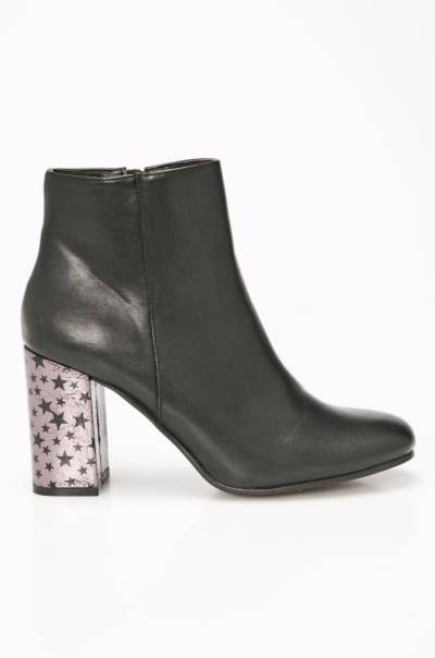 Czarne skórzane botki z gwiazdkami na słupku - Medicine