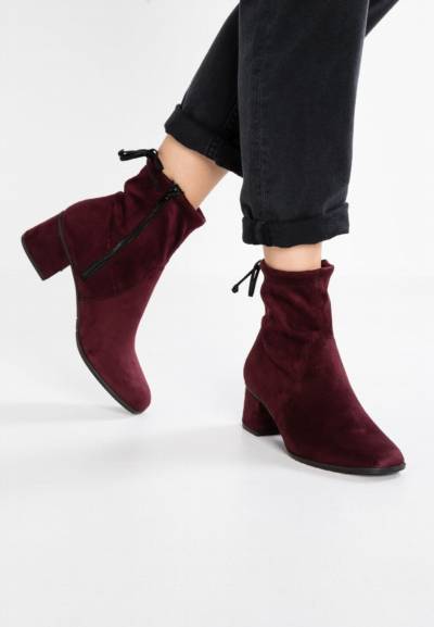Burgundowe botki na niskim słupku - Tamaris