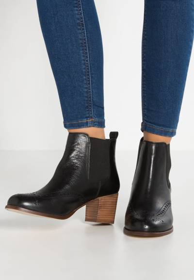 Czarne skórzane botki na naturalnym słupku - mint&berry