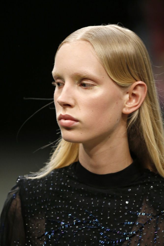 modne fryzury i makijaże