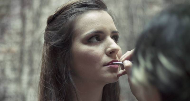 wizażystka i malowanie kobiety