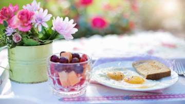 zdrowe śniadanie - chleb i jajka