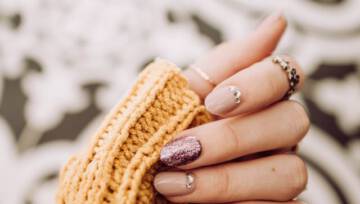Negative manicure