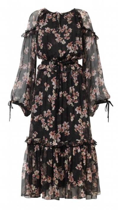 byCabo jest polską marką, stworzoną w 2014 roku. Wszystkie rzeczy projektowane i szyte są w Polsce, a tkaniny pochodzą z Włoch. Podstawą każdej kolekcji są sukienki, to one tworzą zarys i charakter każdego nowego sezonu. Idea, jaka towarzyszy twórcom byCabo, to tworzenia ubrań tak, by ich właścicielka czuła się w nich najlepiej i najpewniej. 