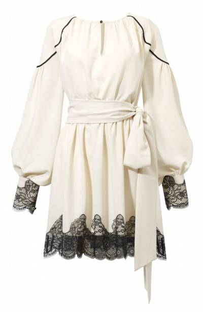 byCabo jest polską marką, stworzoną w 2014 roku. Wszystkie rzeczy projektowane i szyte są w Polsce, a tkaniny pochodzą z Włoch. Podstawą każdej kolekcji są sukienki, to one tworzą zarys i charakter każdego nowego sezonu. Idea, jaka towarzyszy twórcom byCabo, to tworzenia ubrań tak, by ich właścicielka czuła się w nich najlepiej i najpewniej. 