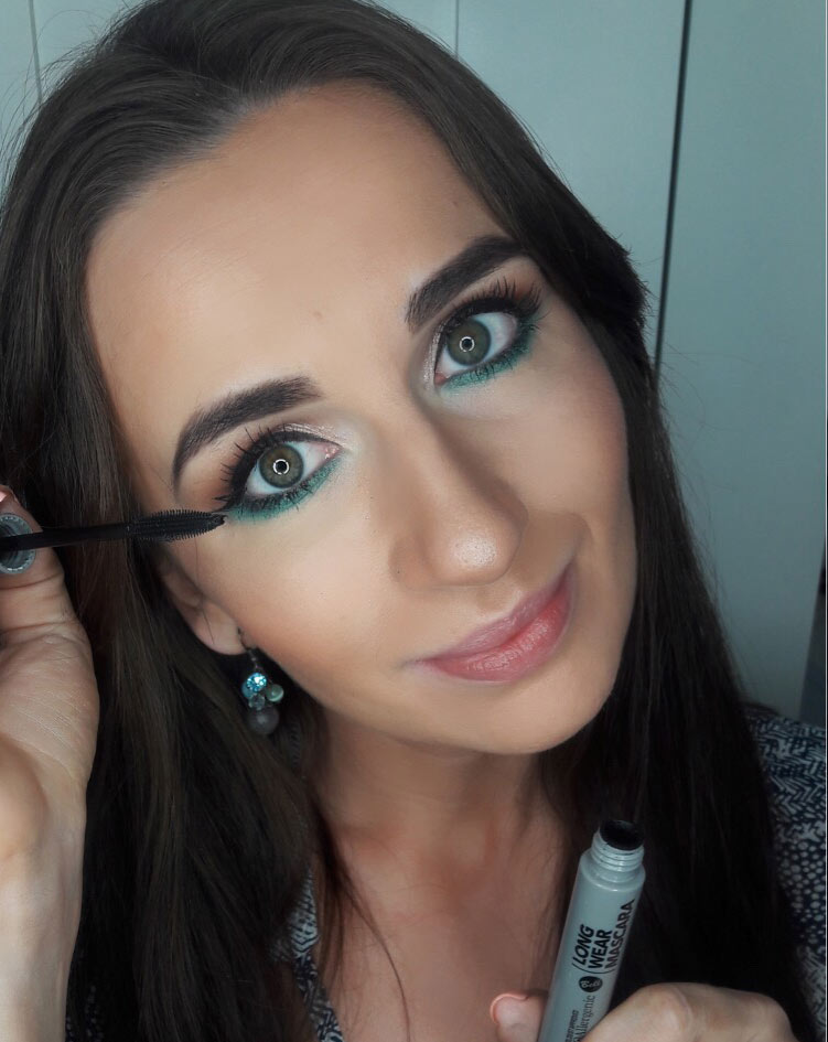 makijaż na sylwestra krok po kroku - malowanie rzęs