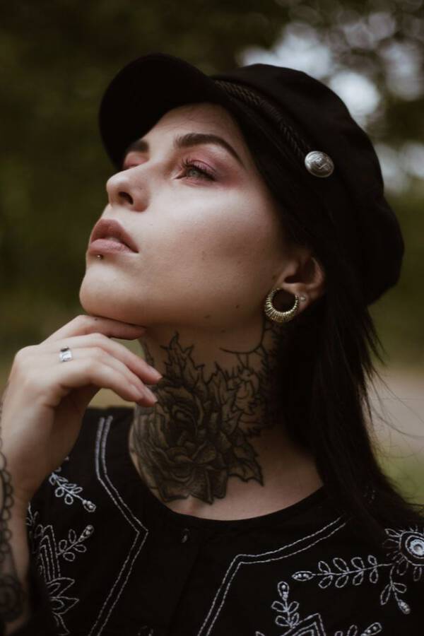 Modne tatuaże 2023 - róża