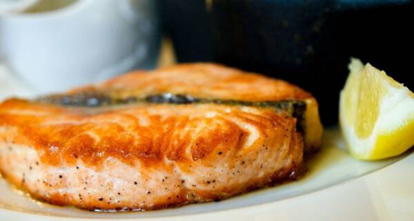 Menu na komunię 2023 - danie główne łosoś