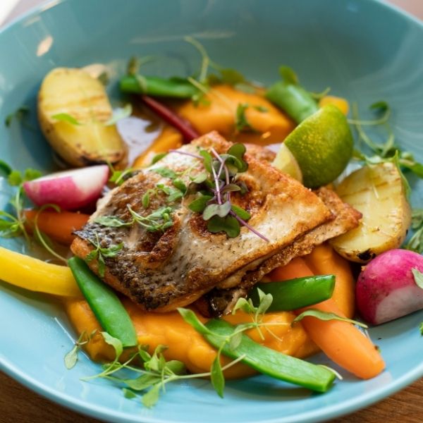 Menu na komunię 2023 danie główne na komunię ryba