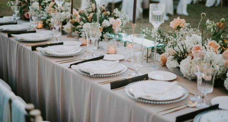 Menu na komunię 2022 - wystrój stołu