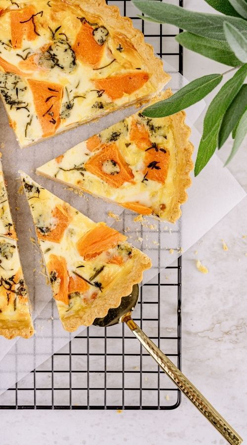 Wytrawna tarta w menu na komunię w domu 2023