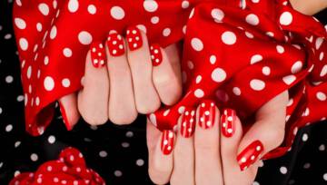 Biało – czerwony manicure
