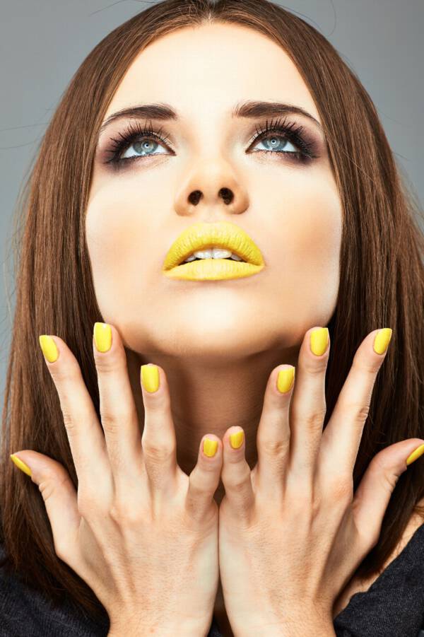 neonowe paznokcie lato 2021