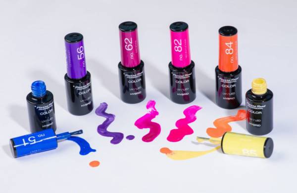 Jak zrobić paznokcie hybrydowe - krok5 - nakładanie lakieru hybrydowego