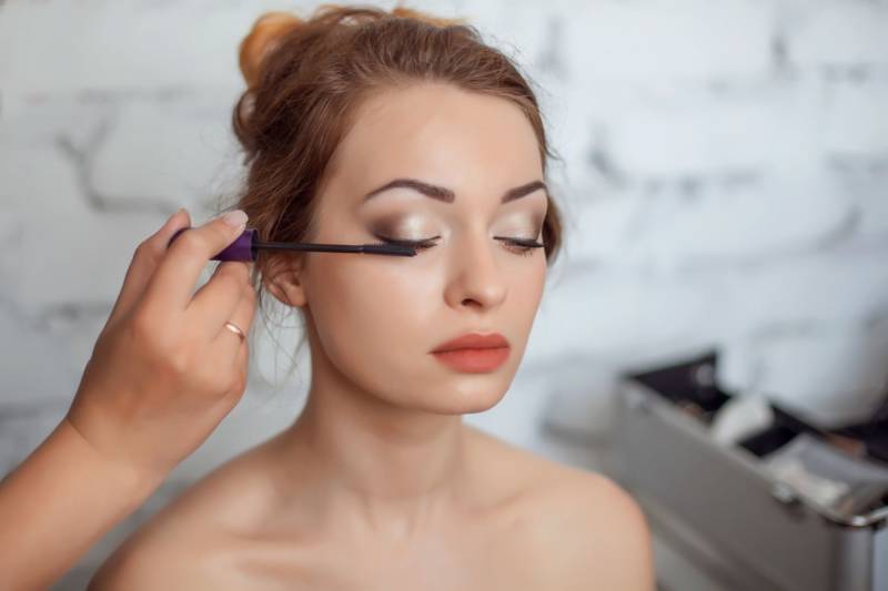 Makijaż z akcentem na rzęsy – jak sprawić, by wyglądały na idealnie pogrubione