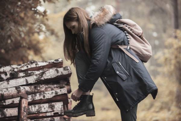 czarna kurtka pikowana z kapturem z futerkiem jesień zima 2018/2019 model Volcano