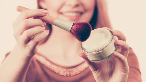 4 powody, dla których puder transparentny to absolutny must-have w Twojej kosmetyczce