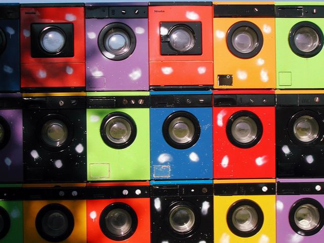 Domki dla kotów zrobione ze zużytych pralek