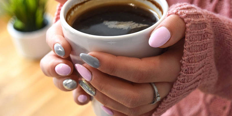 różowe i szare paznokcie