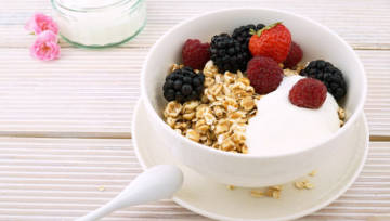 Domowa granola – 5 przepisów na zdrowe mieszanki do mleka lub jogurtu!