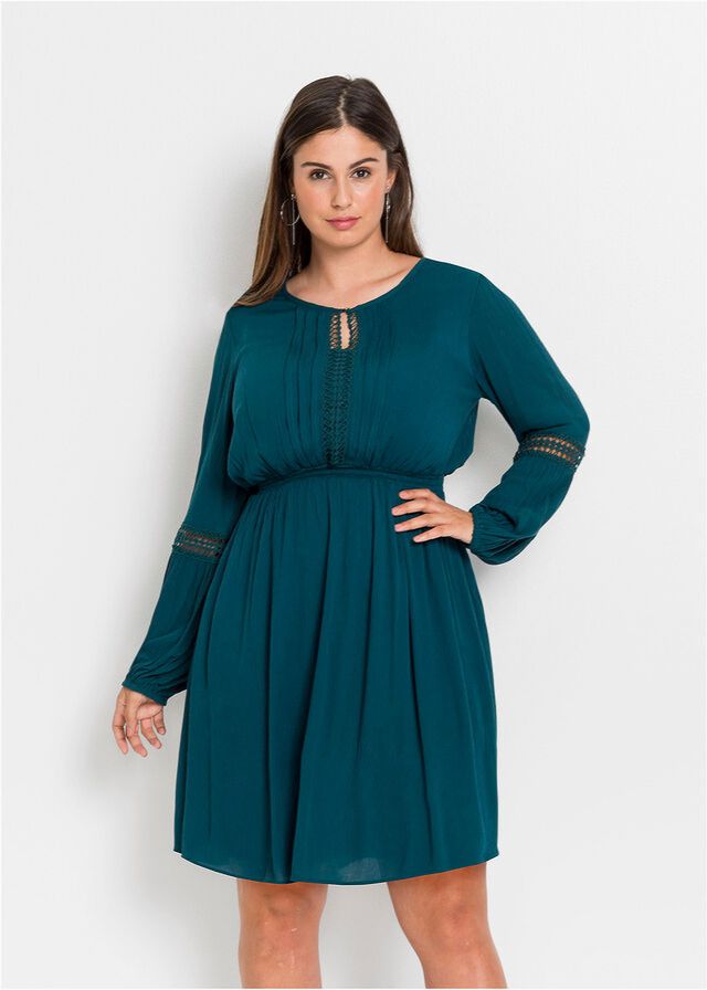 Sukienka z koronką.