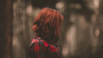 Jak ukryć duży nos odpowiednią fryzurą