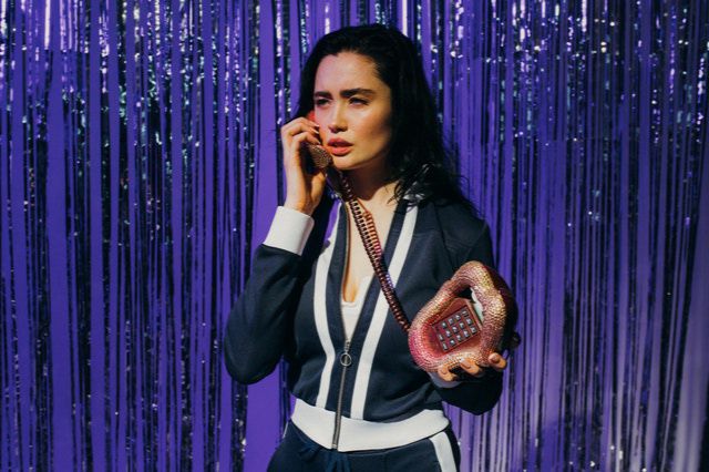 Stylizacje z lat 90. inspiracją w obecnych kolekcjach Stylizacje z lat 90. inspiracją w obecnych kolekcjach