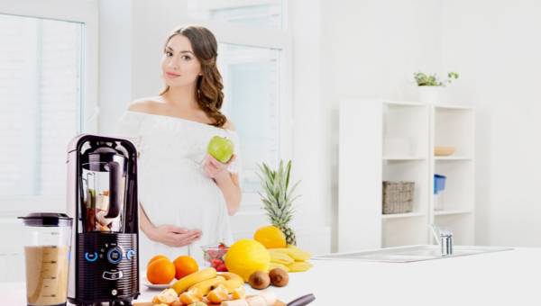 Kochasz owocowe smoothie? Sprawdź dlaczego warto przygotować je w blenderze próżniowym!