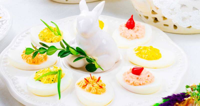 Jak udekorować jajka na talerzu