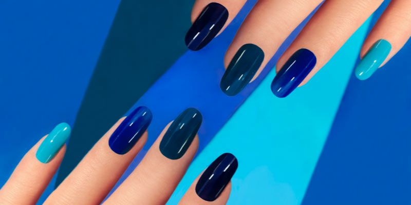 cieniowane granatowe paznokcie D