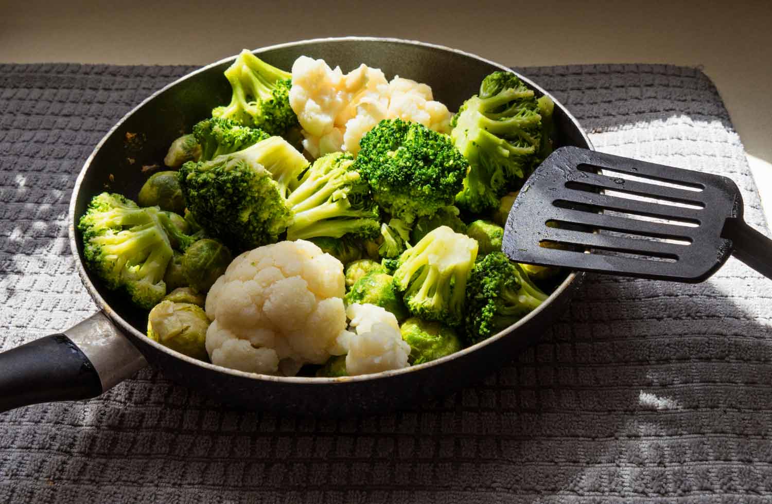 Brokuły, kalafiory i inne – czy powodują wzdęcia?