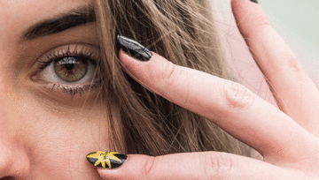 Wytłaczane paznokcie z logotypami